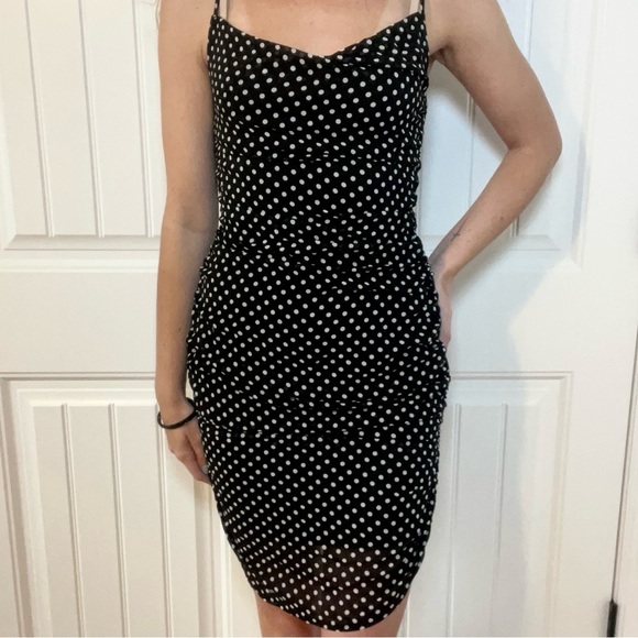 Boohoo Dresses & Skirts - Polka Dot Ruched Dress Sleeveless Size 6 Cocktail Guest Event Casual Chic